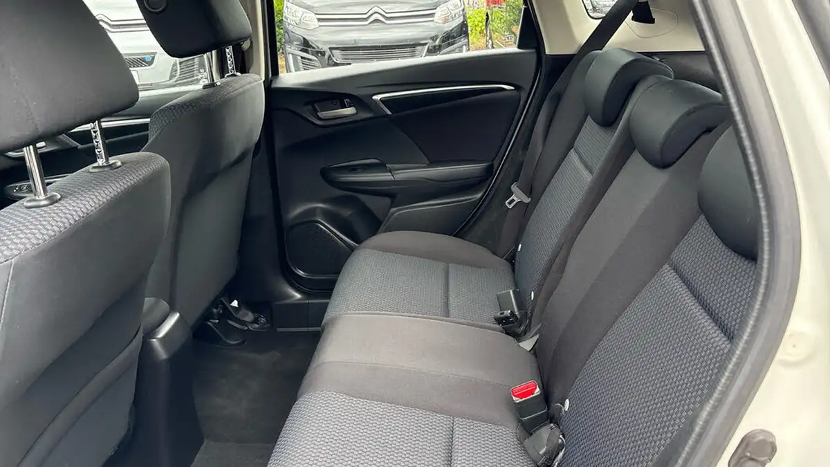 2019-honda-jazz-13-i-vtec-se-navi-cvt-big-30
