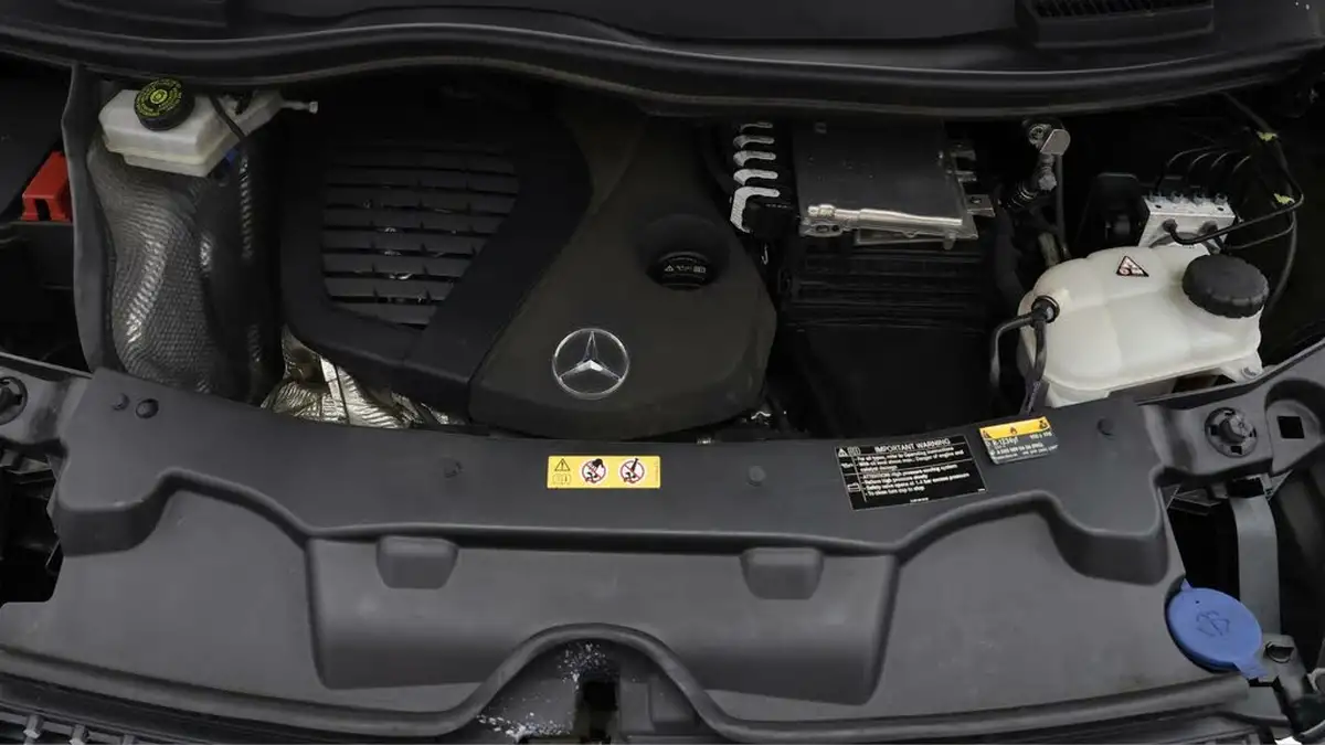 2020-mercedes-benz-v-class-20d-v300d-amg-line-extra-long-big-19
