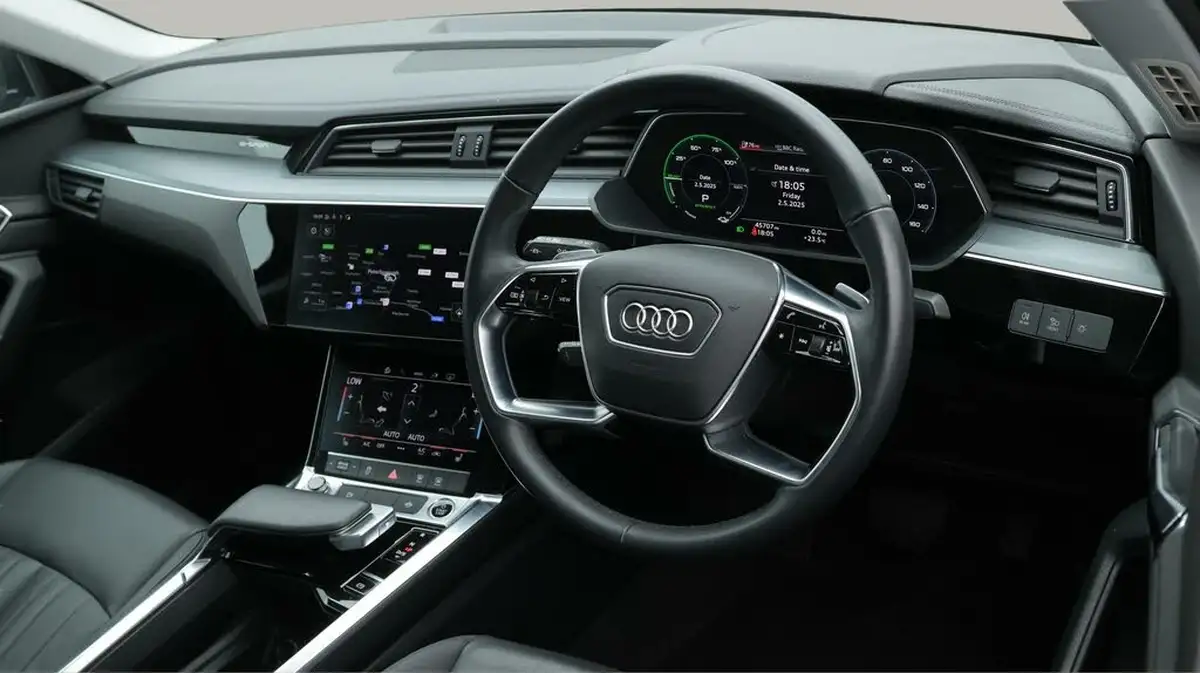 2022-audi-e-tron-50e-technik-sportback-big-9
