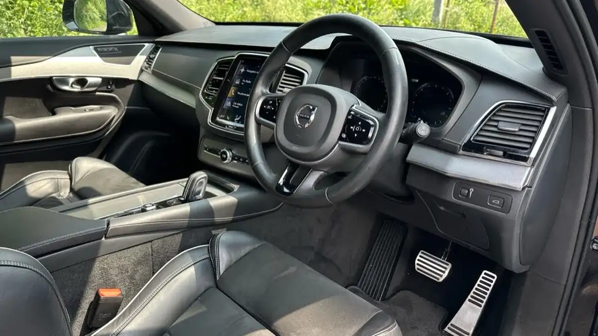 2022-volvo-xc90-20td-b5-r-design-big-3