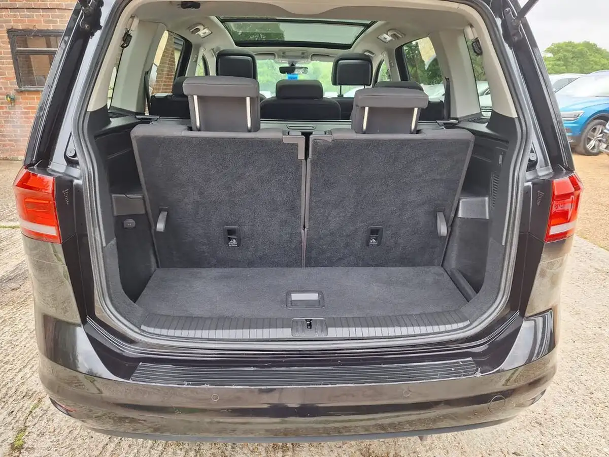 2018-volkswagen-touran-16tdi-se-family-big-12