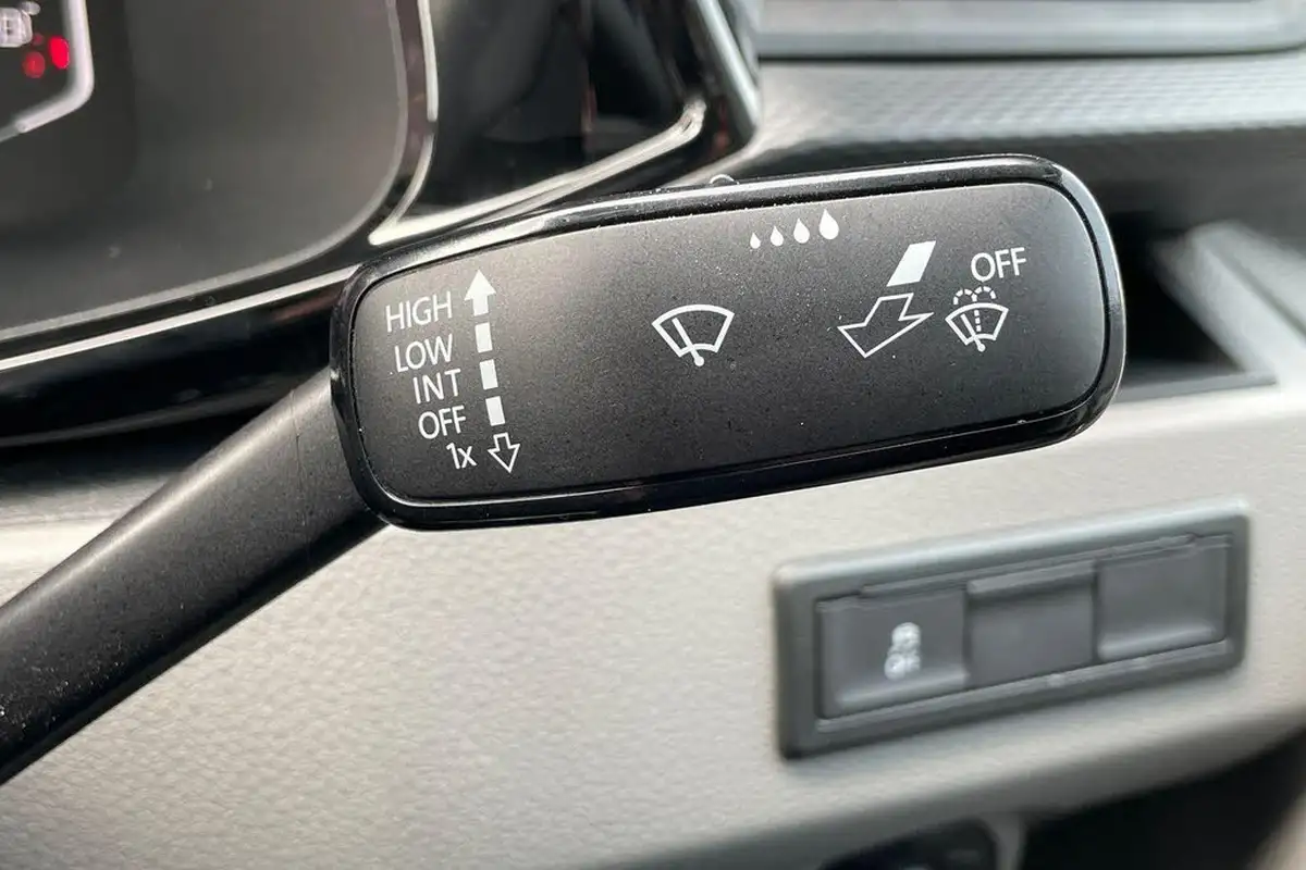 2024-volkswagen-transporter-20bitdi-t32-sportline-bmt-swb-panel-van-big-49