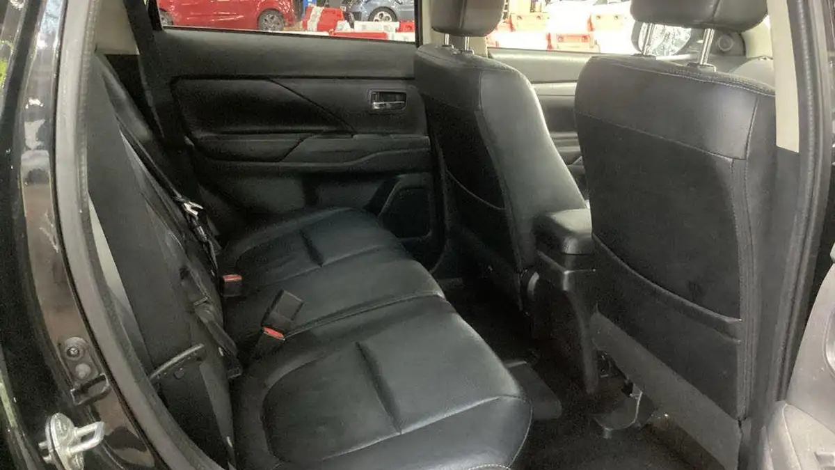 2014-mitsubishi-outlander-20-gx4hs-big-7