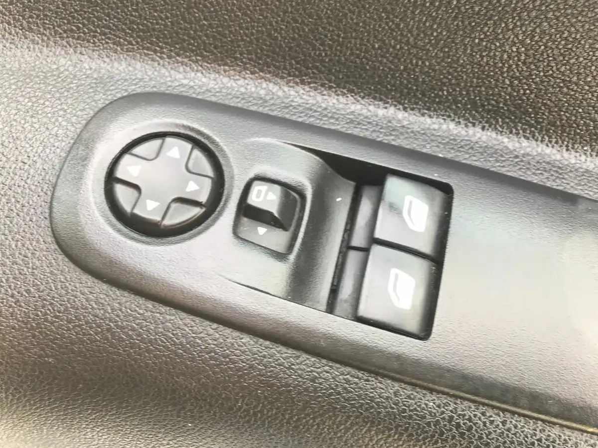 2020-peugeot-partner-15-bluehdi-1000-professional-100ps-eu6dt-panel-big-7
