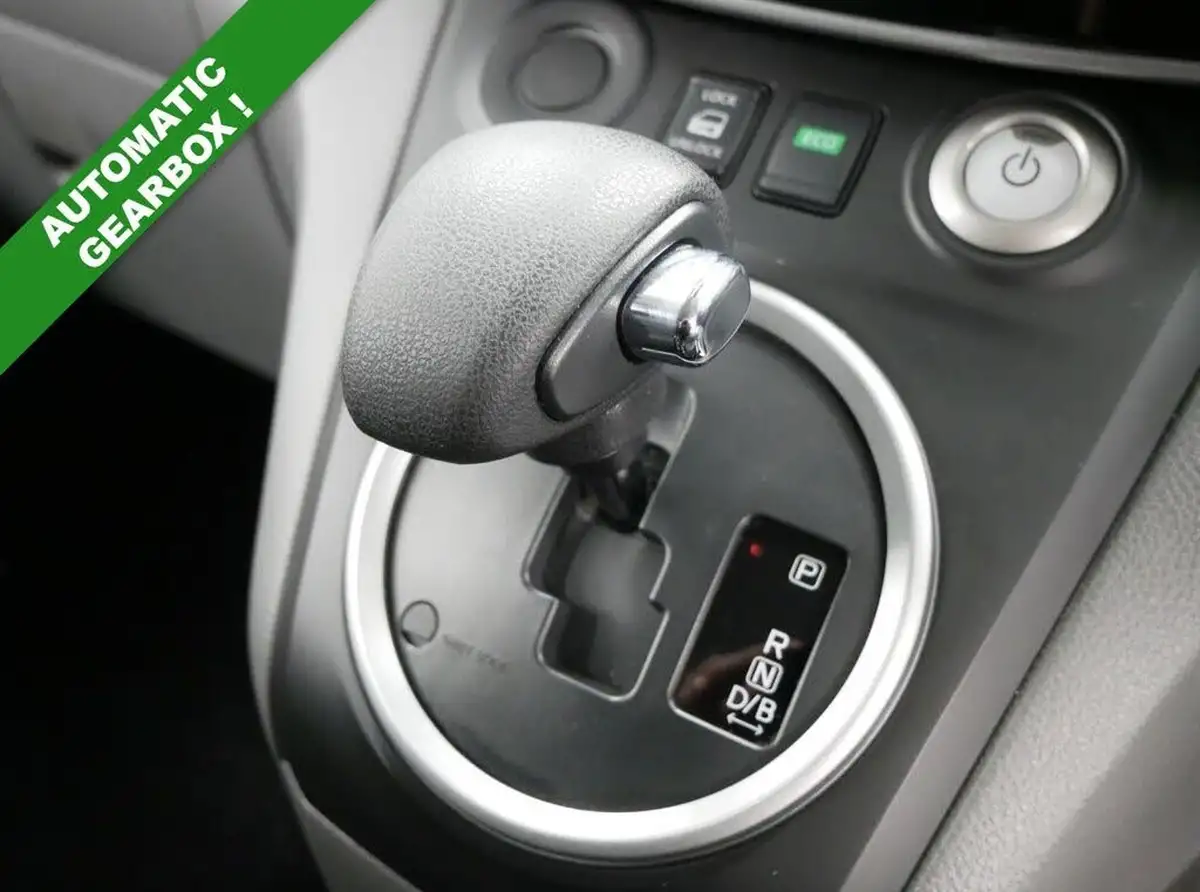 2021-nissan-env200-e-tekna-rapid-panel-van-big-16
