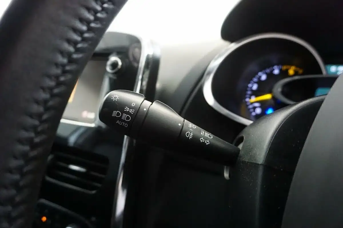 2014-renault-clio-15dci-dynamique-s-medianav-edc-auto-big-20
