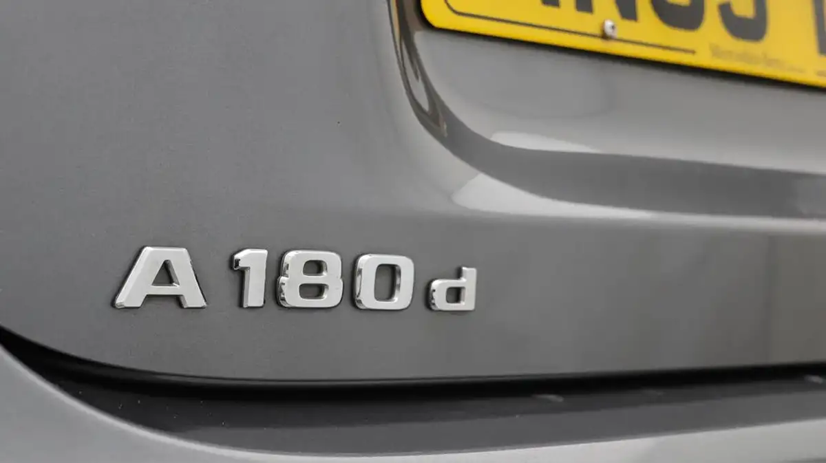 2019-mercedes-benz-a-class-15d-a180d-sport-hatchback-5d-7g-dct-big-21