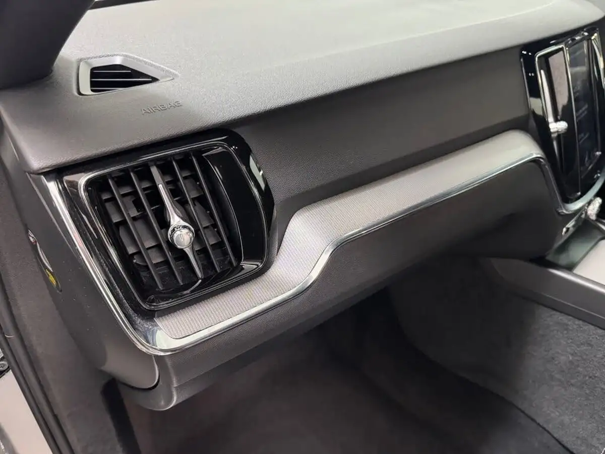 2019-volvo-s60-20-t5-r-design-plus-big-39