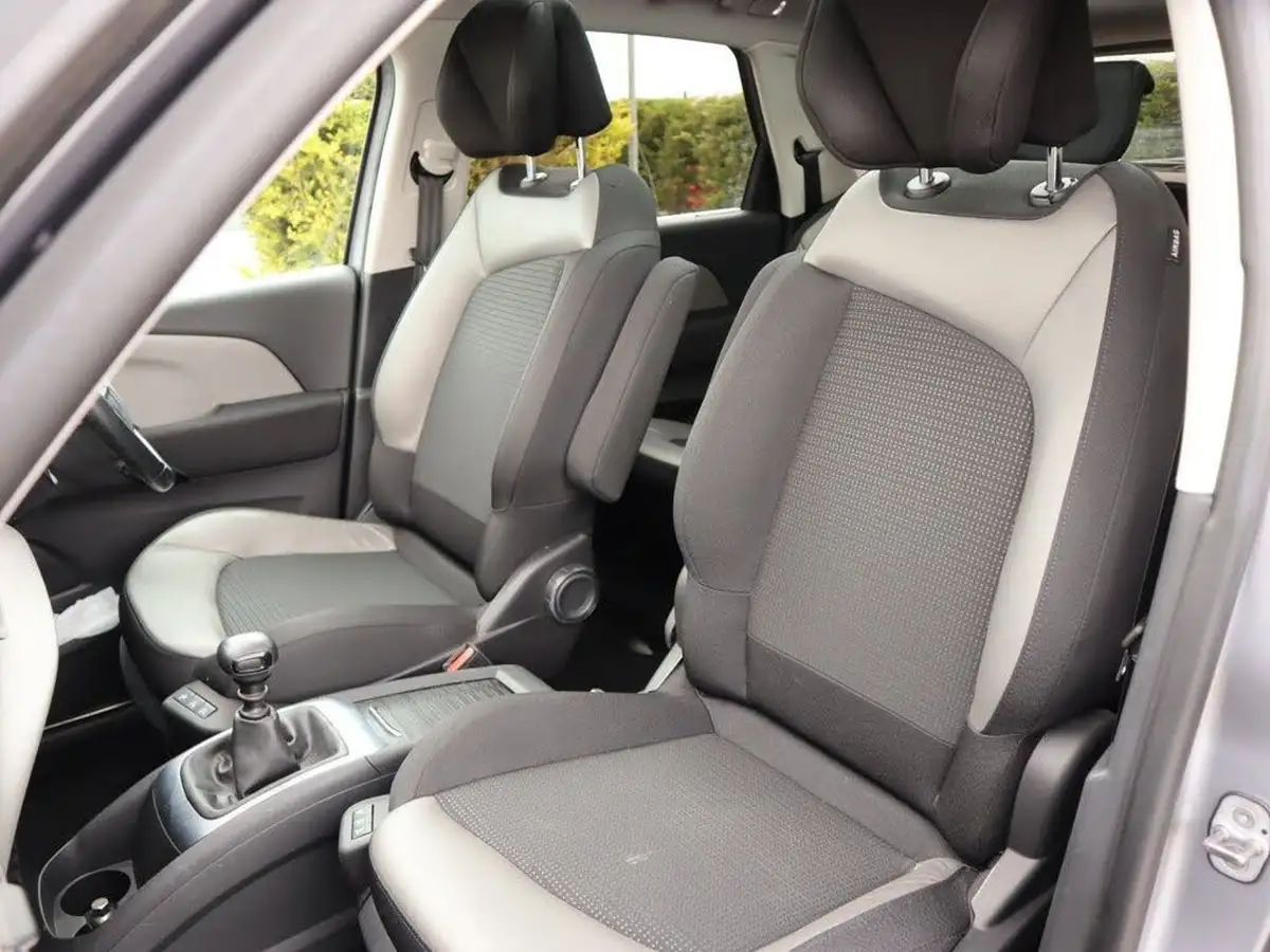2019-citroen-c4-spacetourer-15bluehdi-flair-big-25