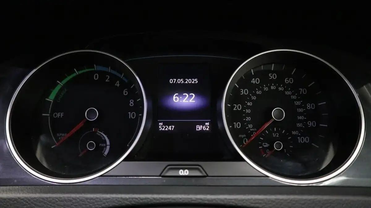 2019-volkswagen-golf-e-e-golf-big-9