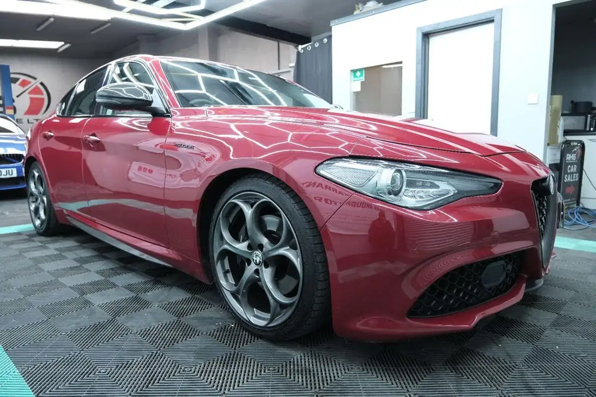 2017-alfa-romeo-giulia-20-veloce-big-7