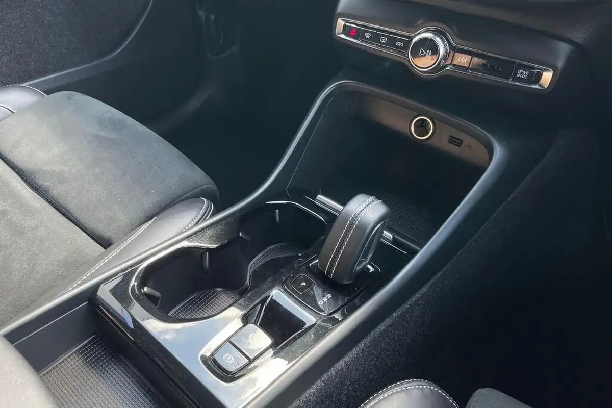 2021-volvo-xc40-15-t5-r-design-pro-258bhp-big-41