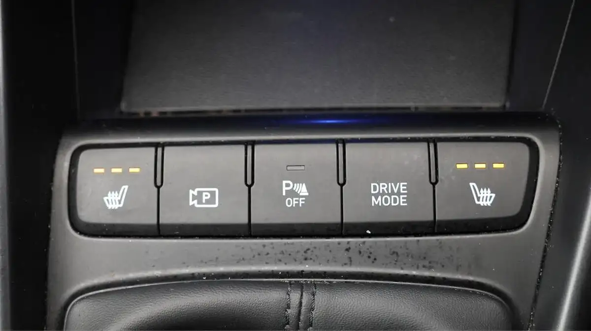 2022-hyundai-i20-10-t-gdi-premium-eclutch-imt-big-28