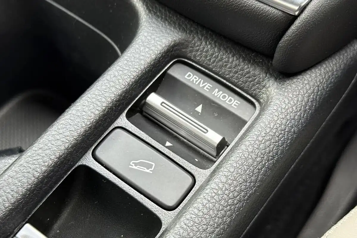 2022-honda-hr-v-15-i-mmd-advance-style-big-42