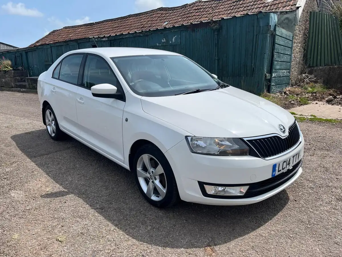 2014-skoda-rapid-12-elegance-greentech-big-0