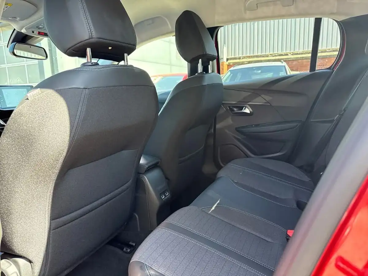 2023-peugeot-208-12-puretech-allure-premium-130ps-eat8-big-21