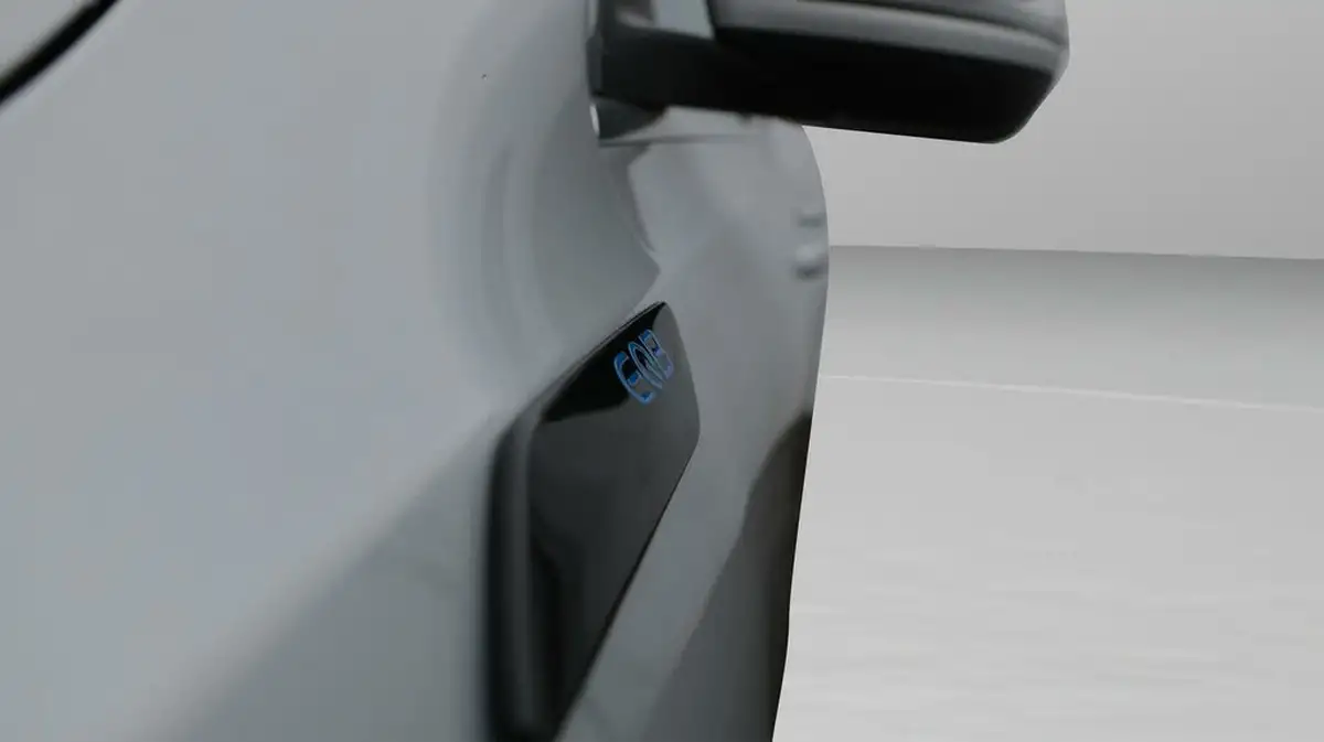2022-mercedes-benz-eqb-e-eqb-350-amg-line-big-22