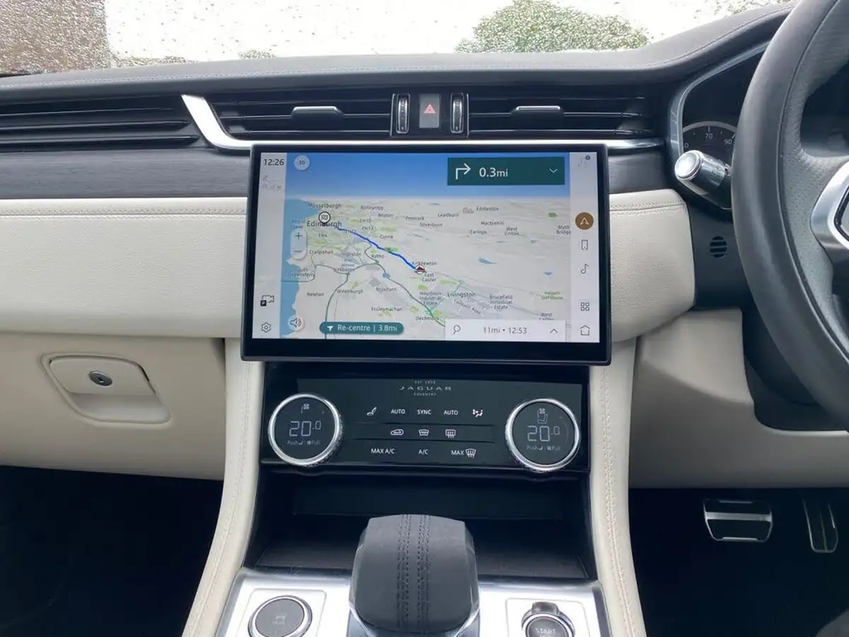 2022-jaguar-f-pace-20-d200-r-dynamic-black-big-19