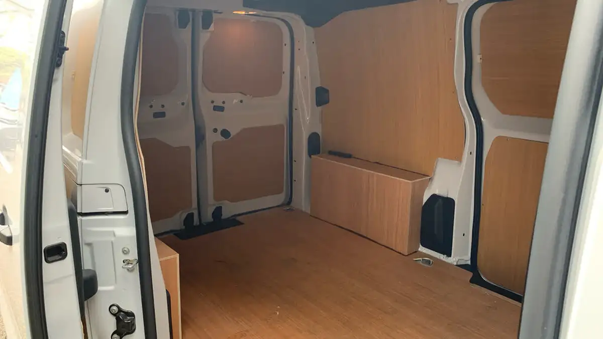 2023-peugeot-expert-15-bluehdi-professional-premium-standard-1000-big-24