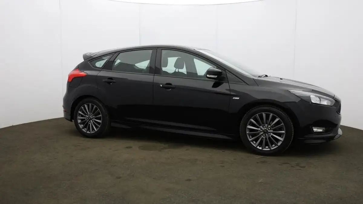2018-ford-focus-10t-st-line-140ps-hatchback-big-51