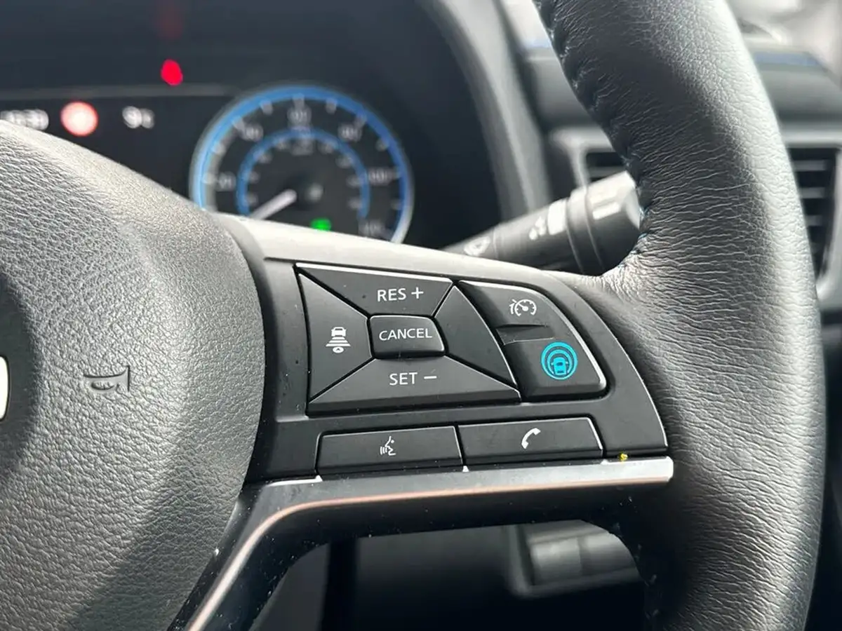 2024-nissan-leaf-e-tekna-39kwh-big-24