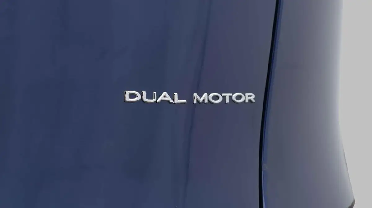 2022-tesla-model-y-e-long-range-big-21