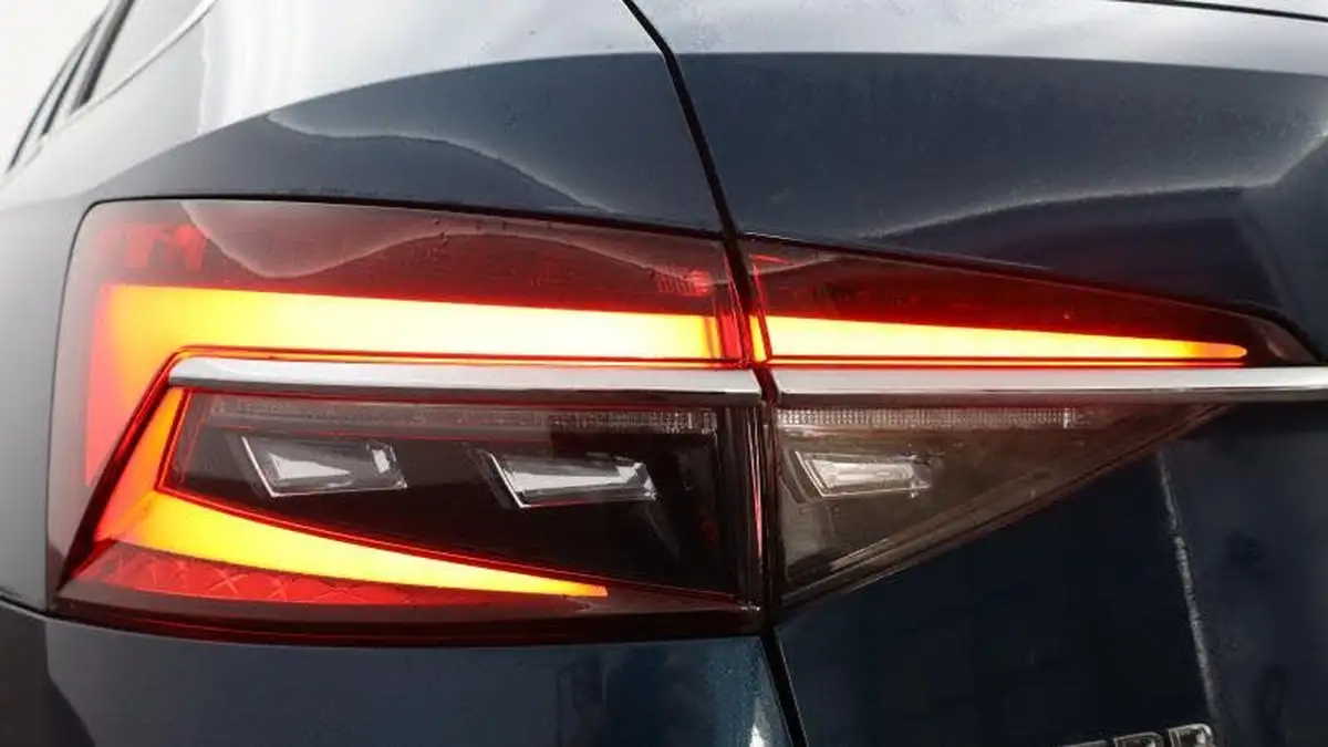 2023-skoda-superb-20-tsi-se-l-estate-big-10