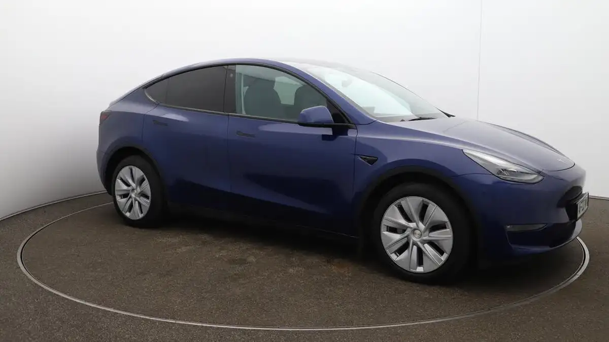 2022-tesla-model-y-e-long-range-big-45
