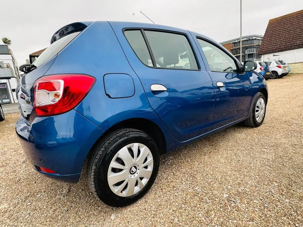 2013-dacia-sandero-15d-laureate-big-5