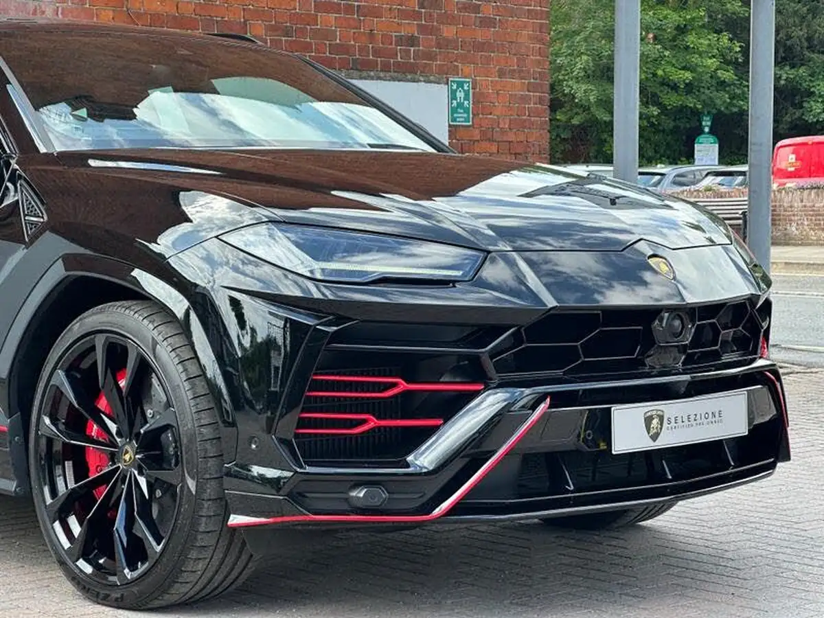 2022-lamborghini-urus-40-no-trim-big-19