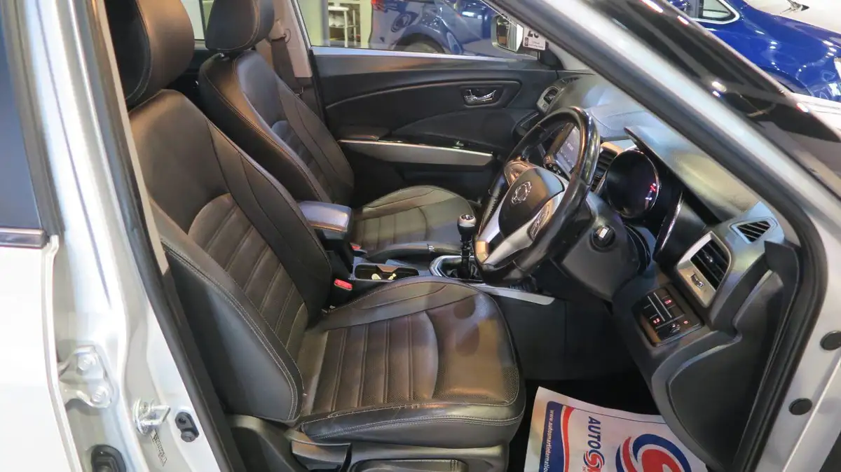 2016-kgm-ssangyong-tivoli-16td-elx-2wd-big-20