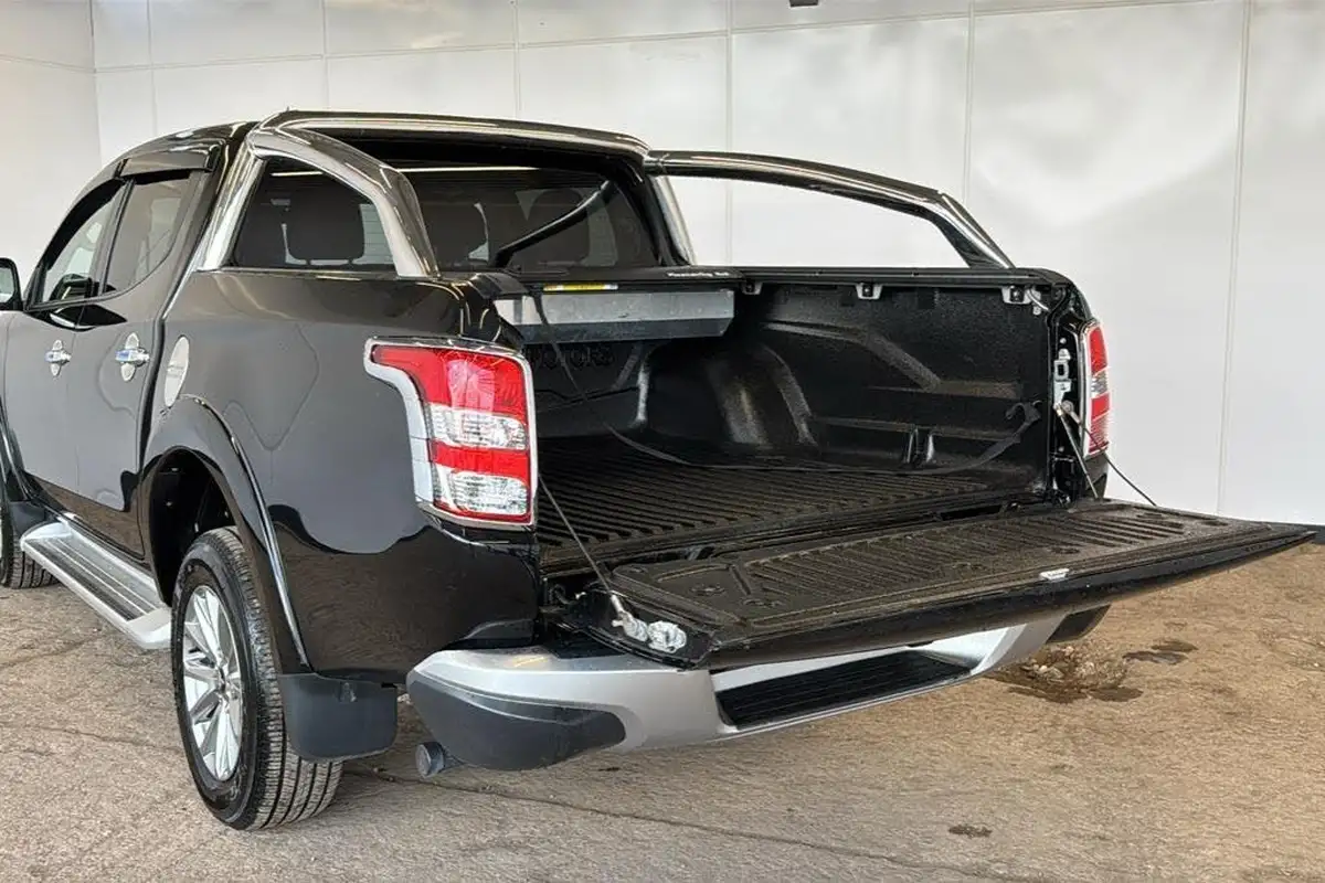 2019-mitsubishi-l200-24di-d-barbarian-eu6-big-12