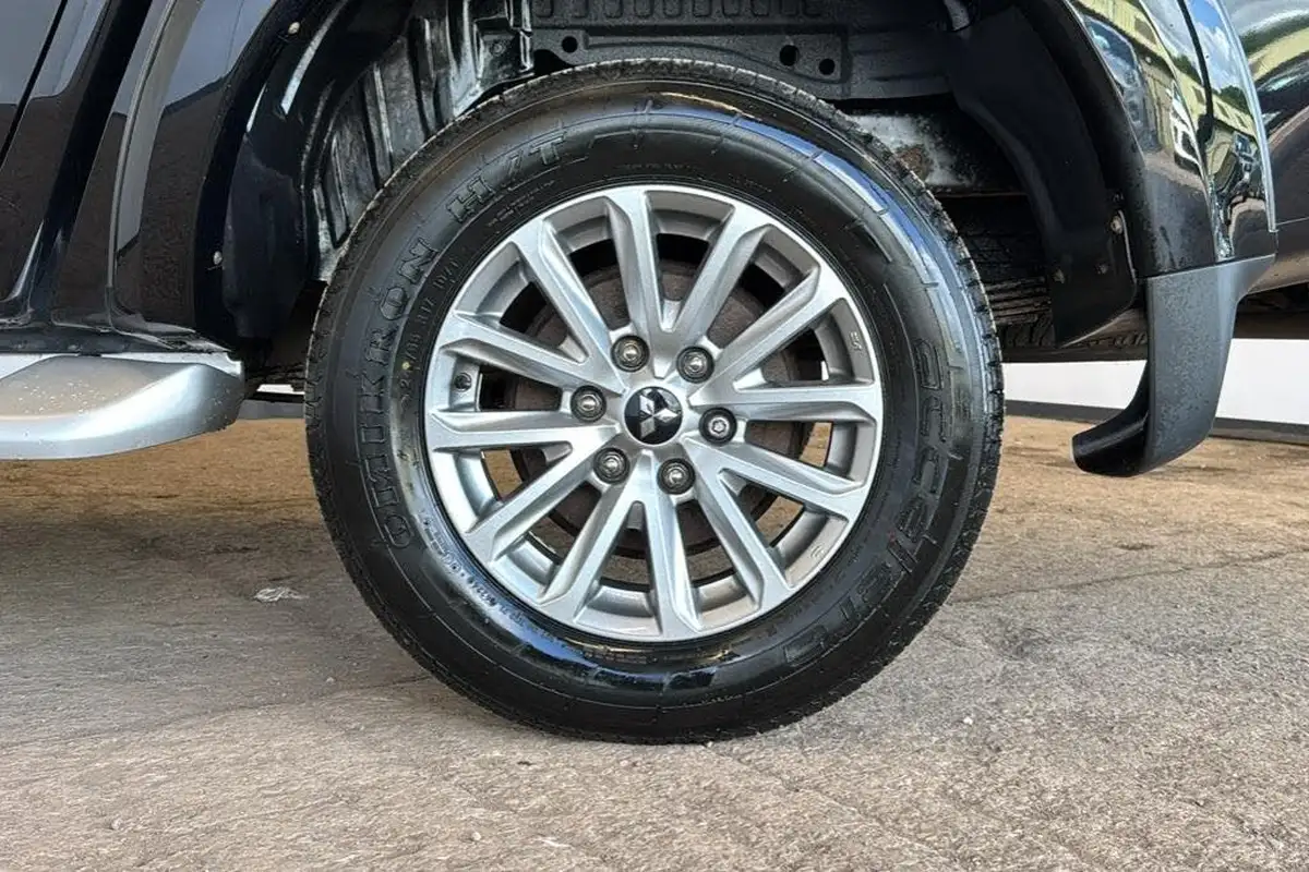 2019-mitsubishi-l200-24di-d-barbarian-eu6-big-40