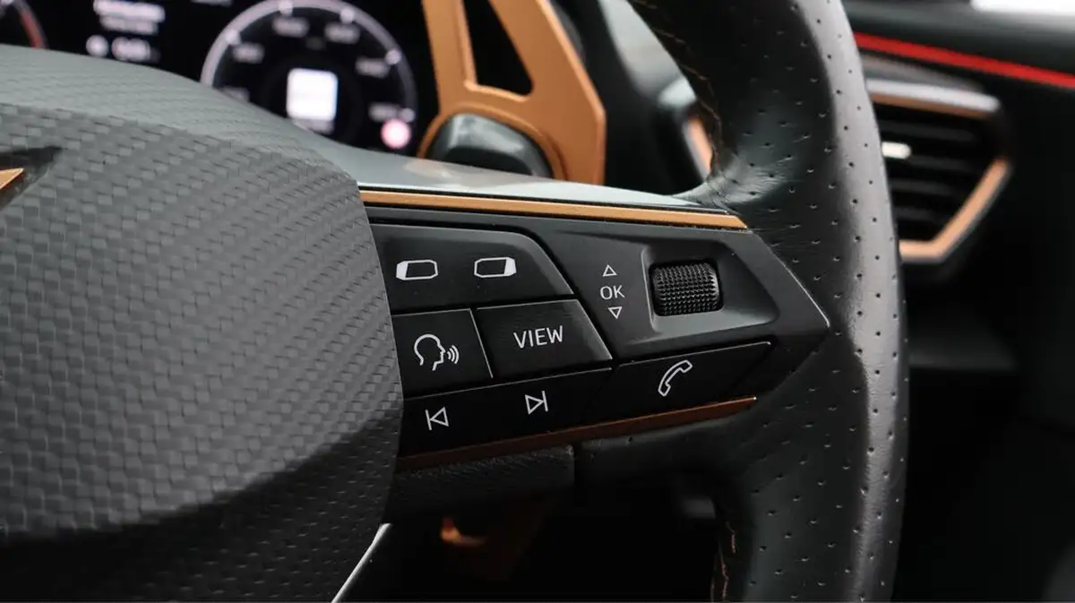 2021-cupra-formentor-14-e-hybrid-vz1-big-24