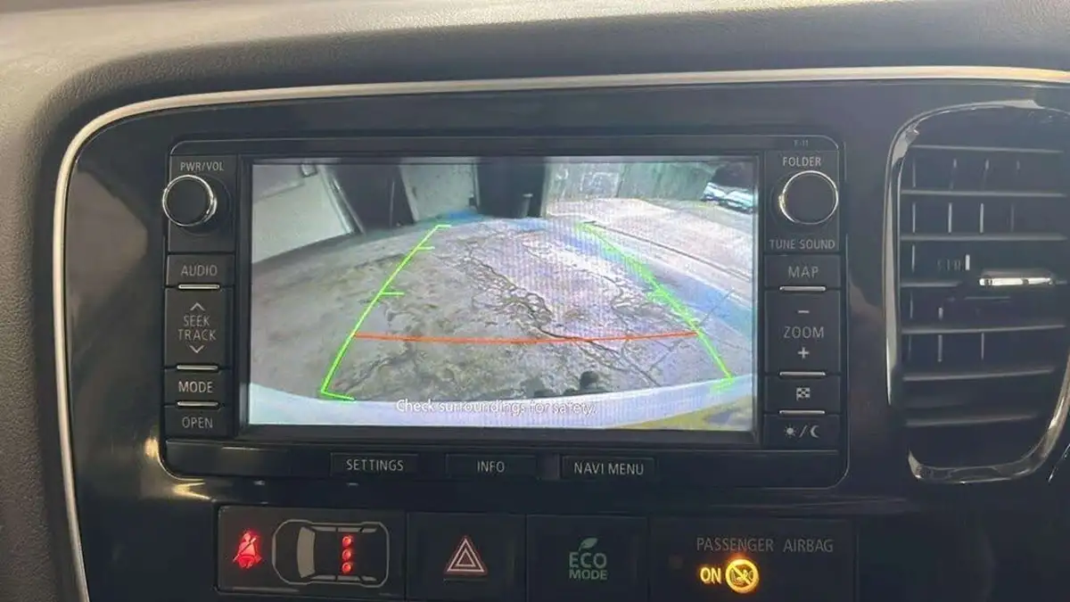 2015-mitsubishi-outlander-20-gx4h-phev-big-45