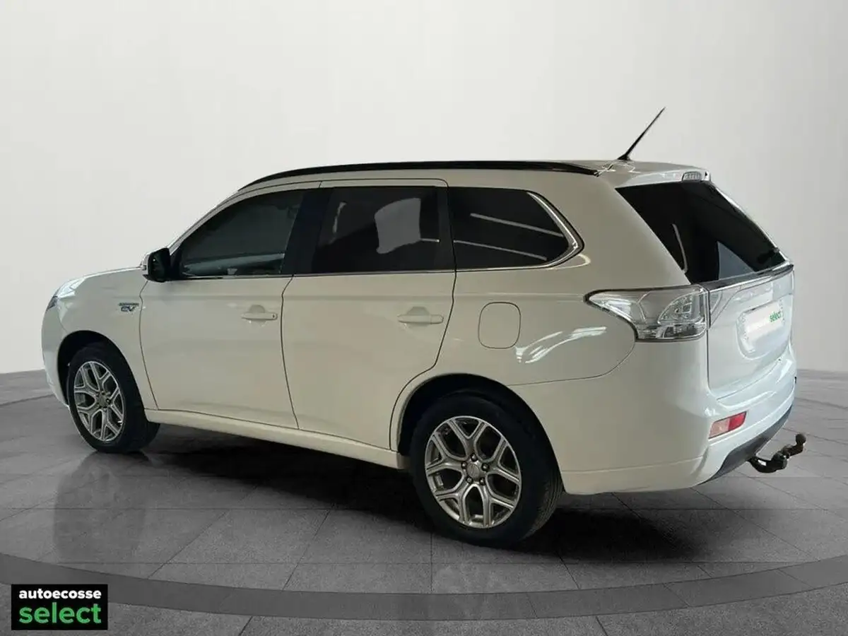 2015-mitsubishi-outlander-20-gx4h-phev-big-17