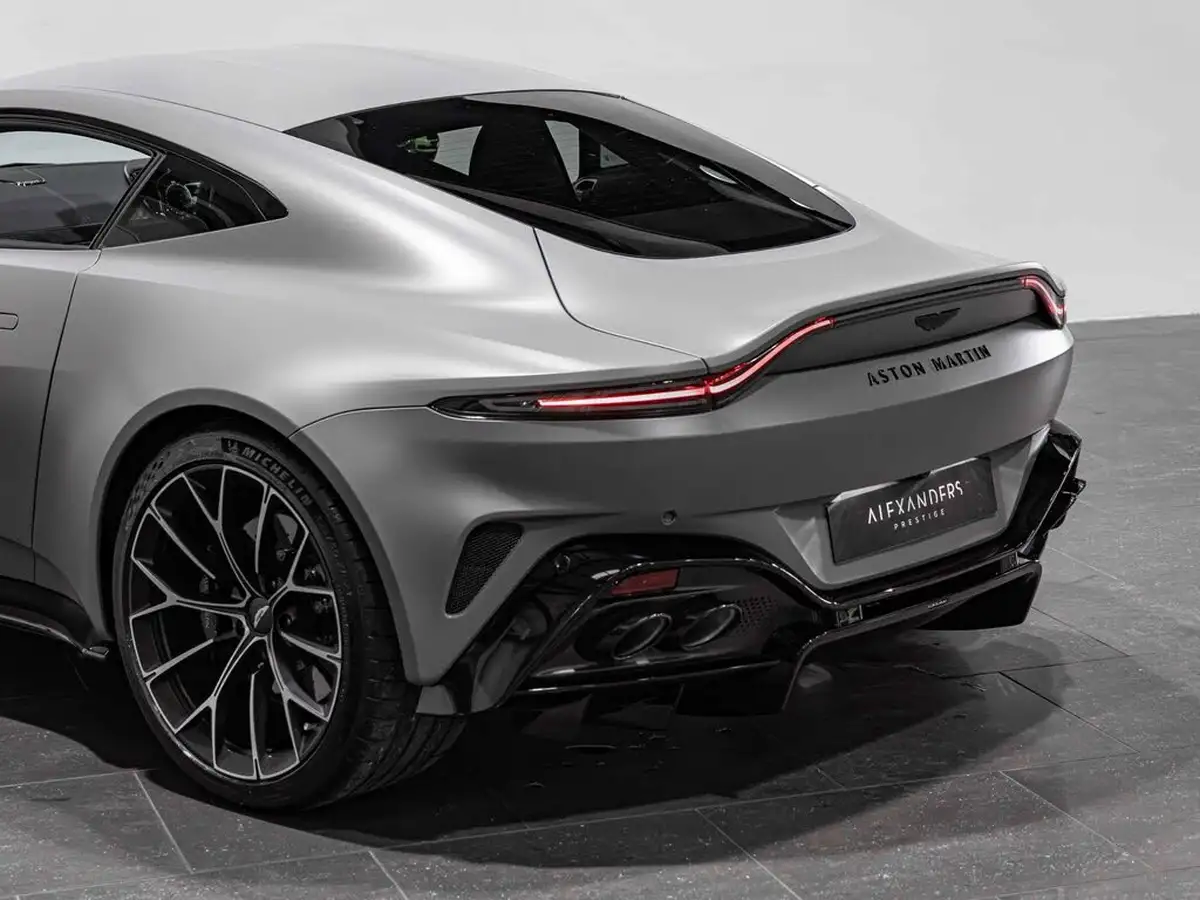 2024-aston-martin-vantage-big-28