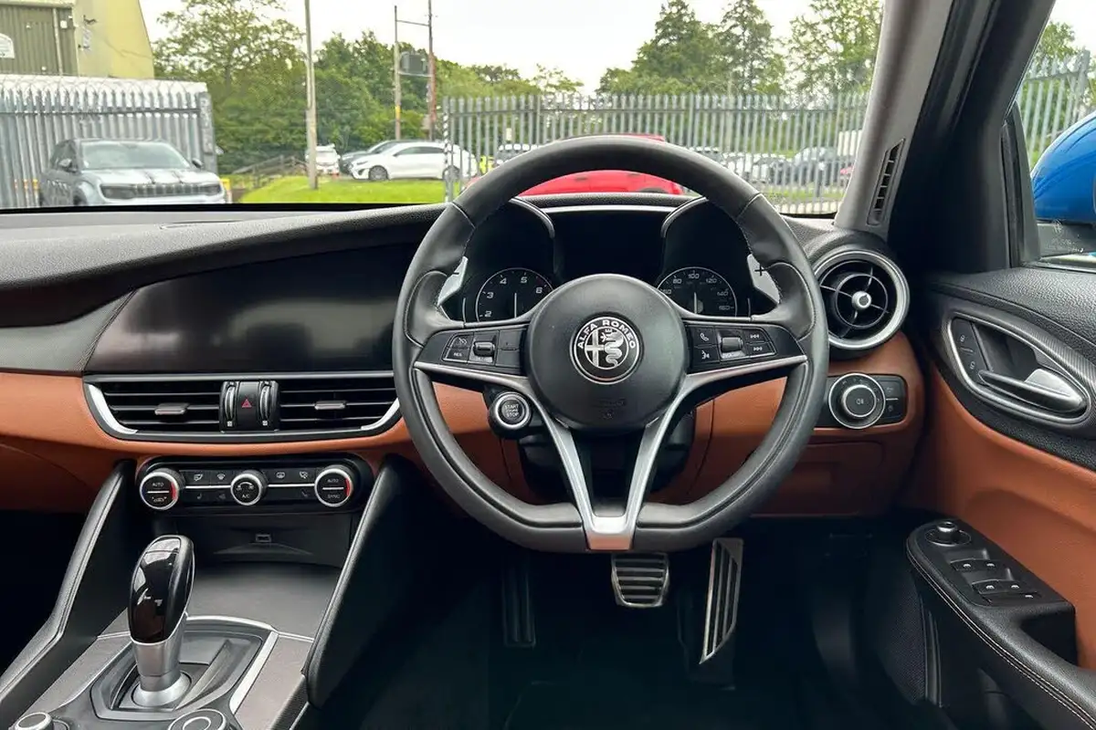 2019-alfa-romeo-giulia-20-veloce-big-14