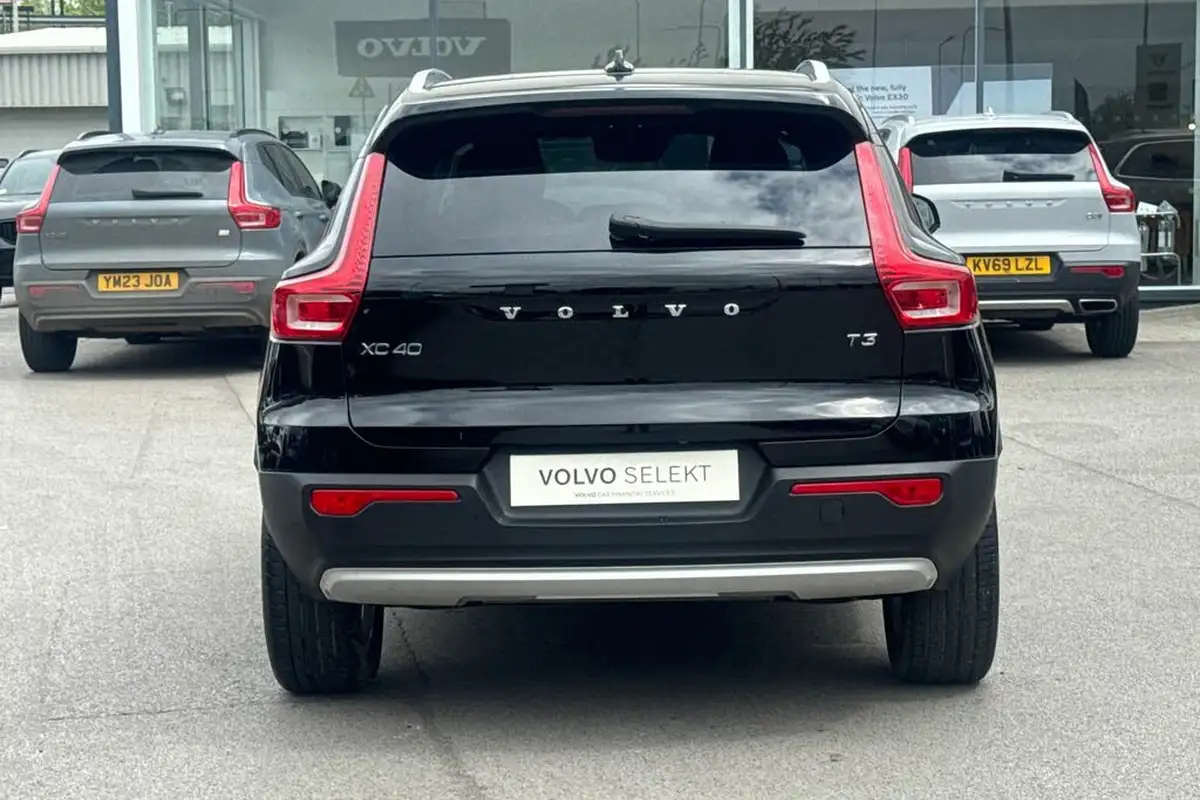 2021-volvo-xc40-15-t3-momentum-161bhp-big-38