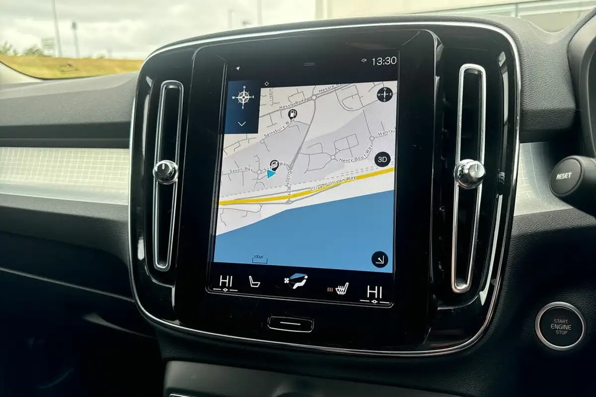 2021-volvo-xc40-15-t3-momentum-161bhp-big-14