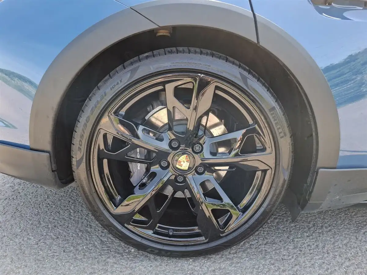 2021-porsche-taycan-e-4-cross-turismo-big-17
