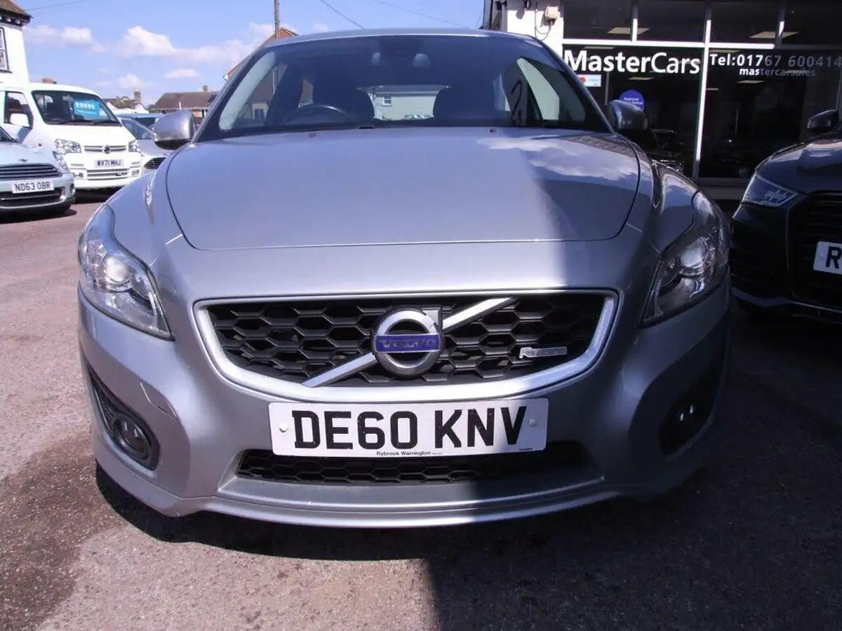 2010-volvo-c30-16td-r-design-big-7