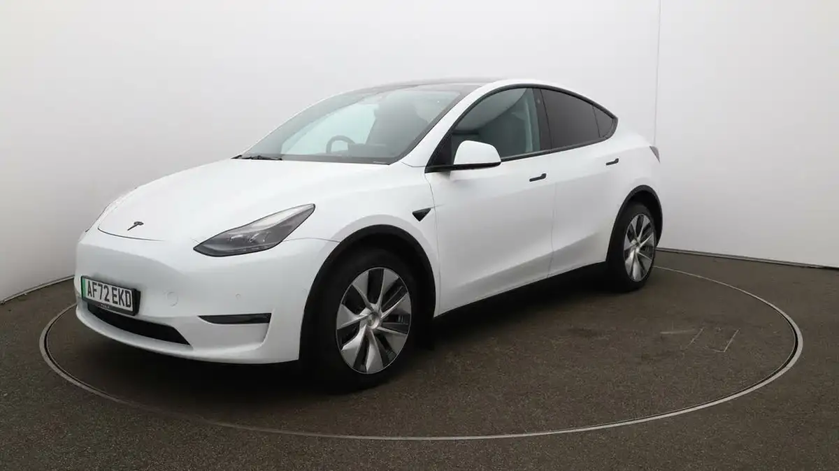 2022-tesla-model-y-e-long-range-big-68