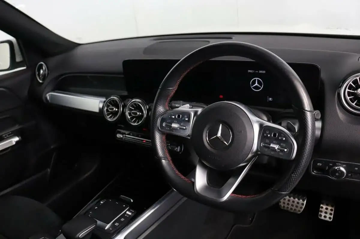 2021-mercedes-benz-glb-class-13-glb200-amg-line-premium-7g-tronic-big-28