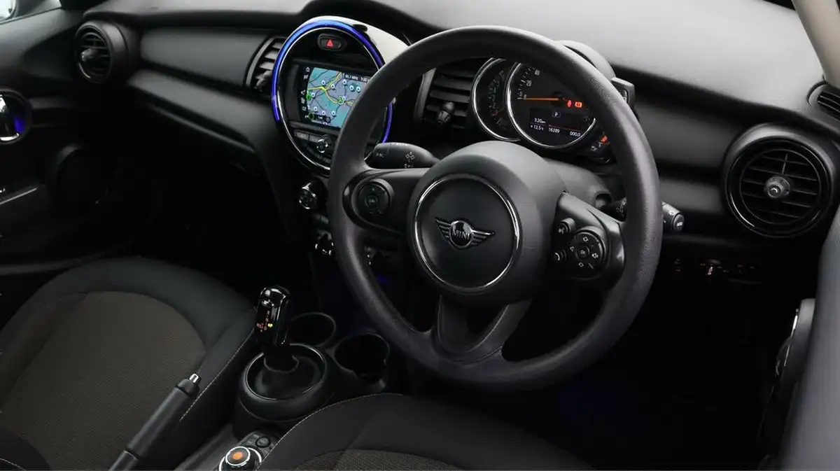 2020-mini-cooper-15-one-classic-5d-auto-big-8