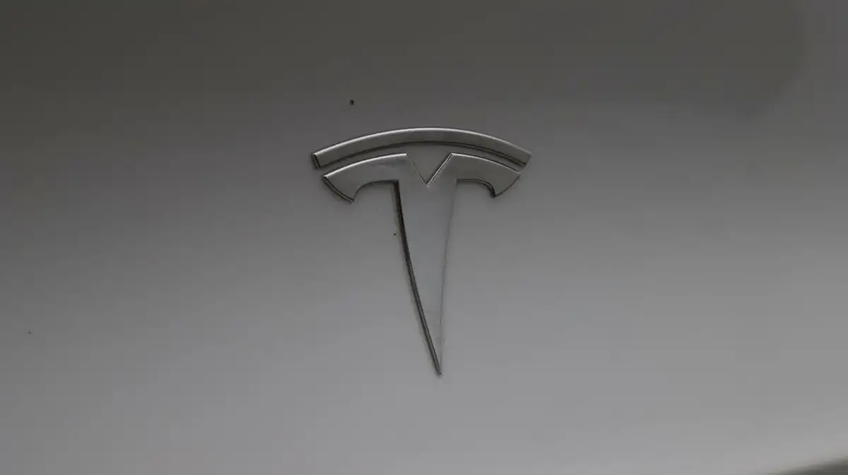 2022-tesla-model-y-e-long-range-big-20