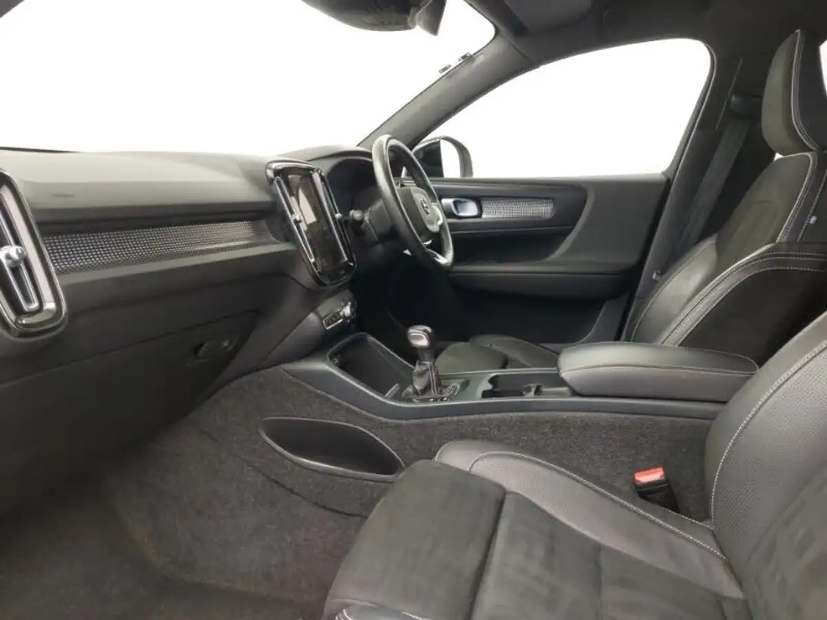 2020-volvo-xc40-15-t3-r-design-big-4