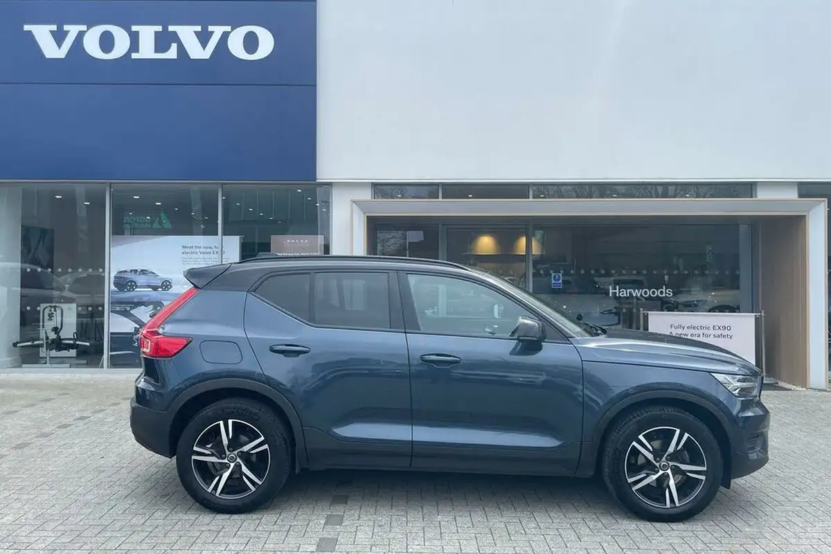 2021-volvo-xc40-15-t3-r-design-161bhp-auto-big-1