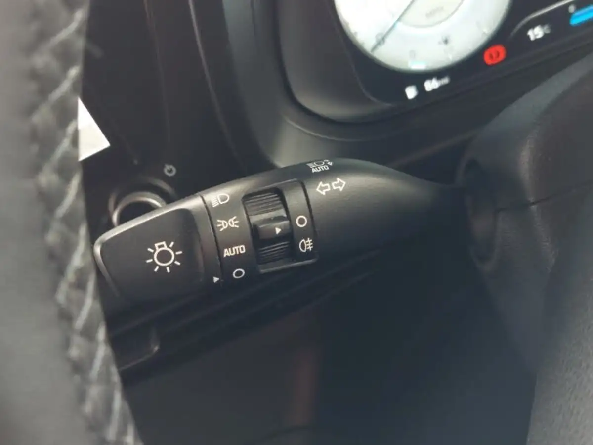 2022-hyundai-bayon-10-t-gdi-premium-120ps-big-18