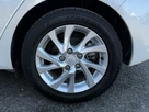2016-toyota-auris-small-11